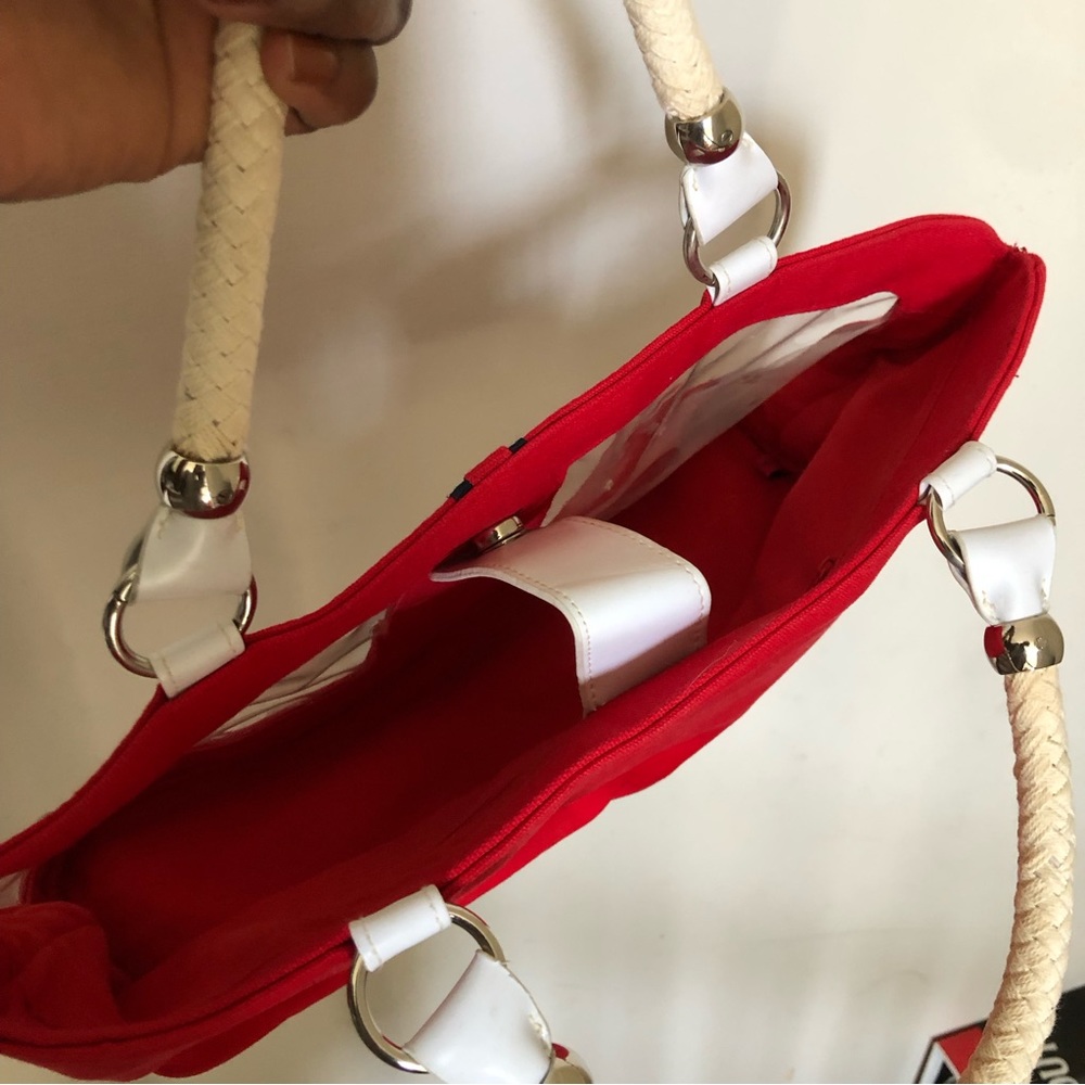 Red Display Handbag - Picture 5 of 7